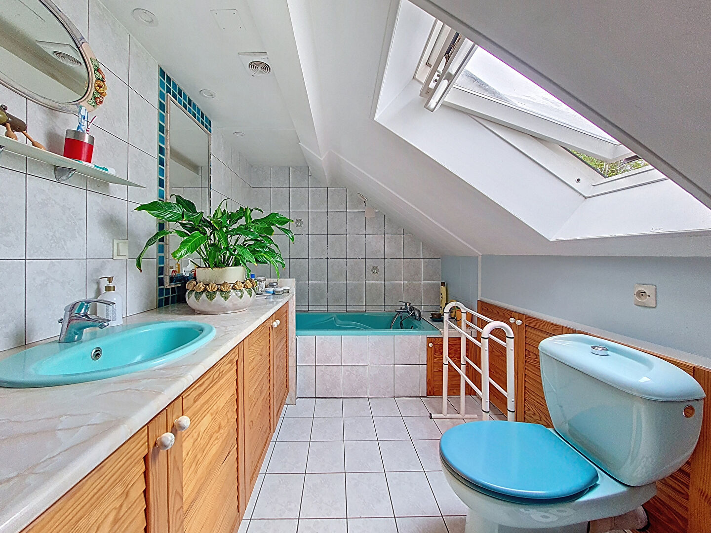 ORLEANS - MAISON ANNEES 30 - 130M2 au sol - 5 CHAMBRES - DOUBLE GARAGE - STUDIO INDEPENDANT louable - JARDIN ARBORE