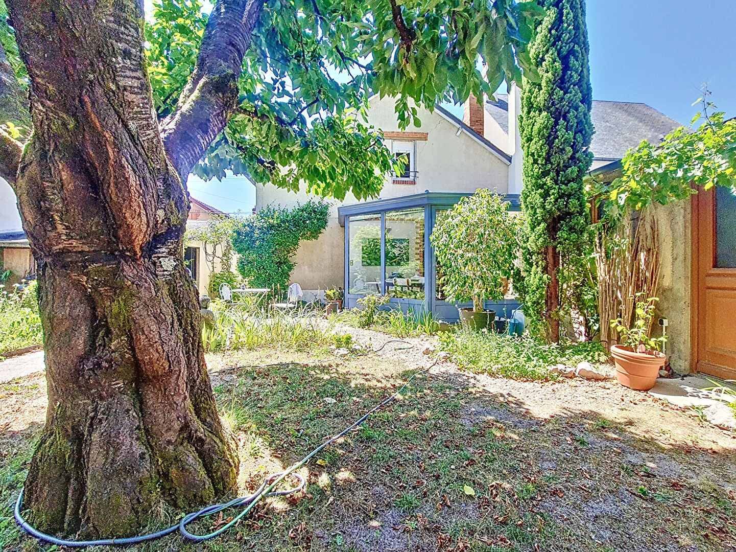 ORLEANS - MAISON ANNEES 30 - 130M2 au sol - 5 CHAMBRES - DOUBLE GARAGE - STUDIO INDEPENDANT louable - JARDIN ARBORE