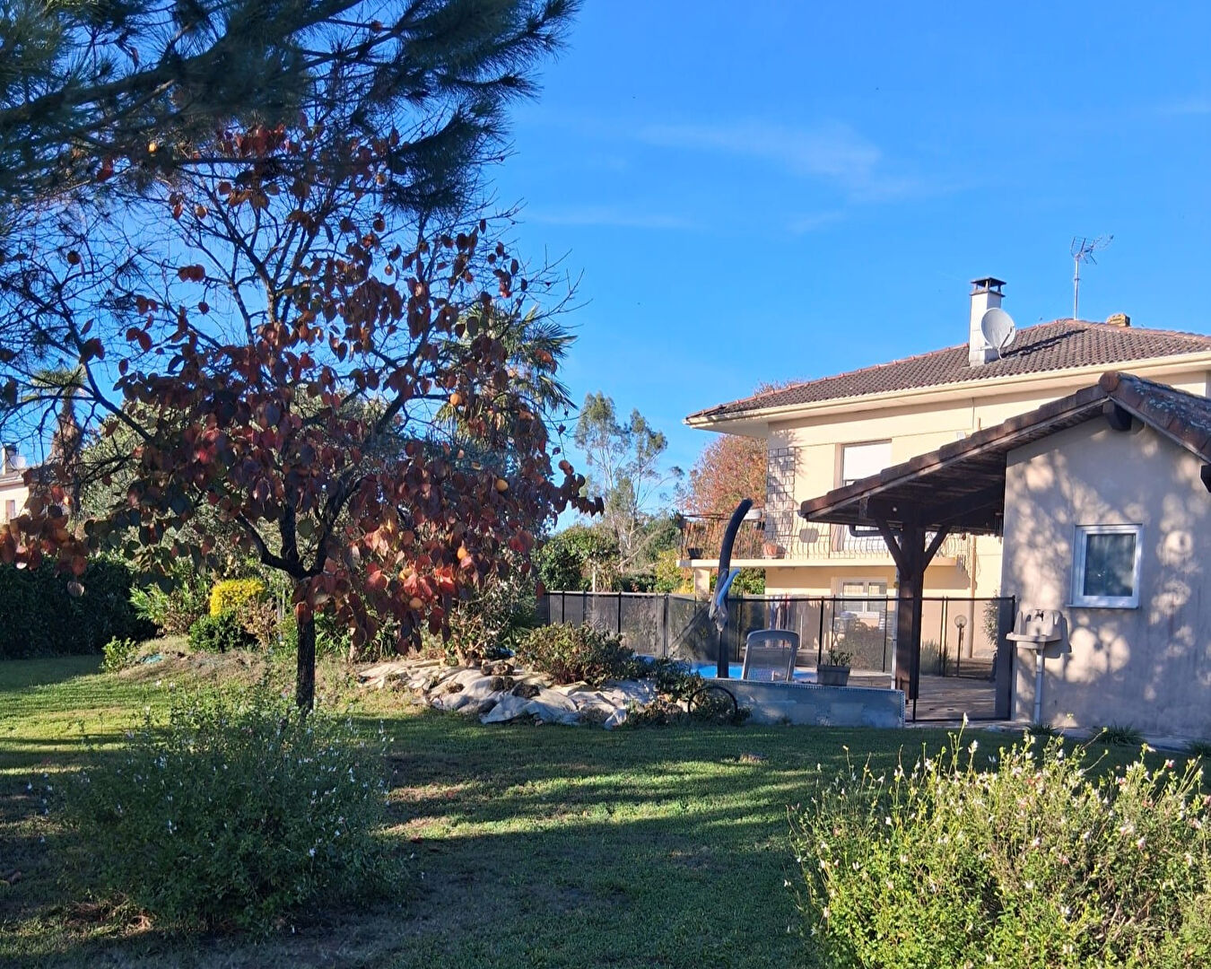 A vendre Maison sur 2 niveaux Haut Mauco 3 chambres clim réversible garage piscine