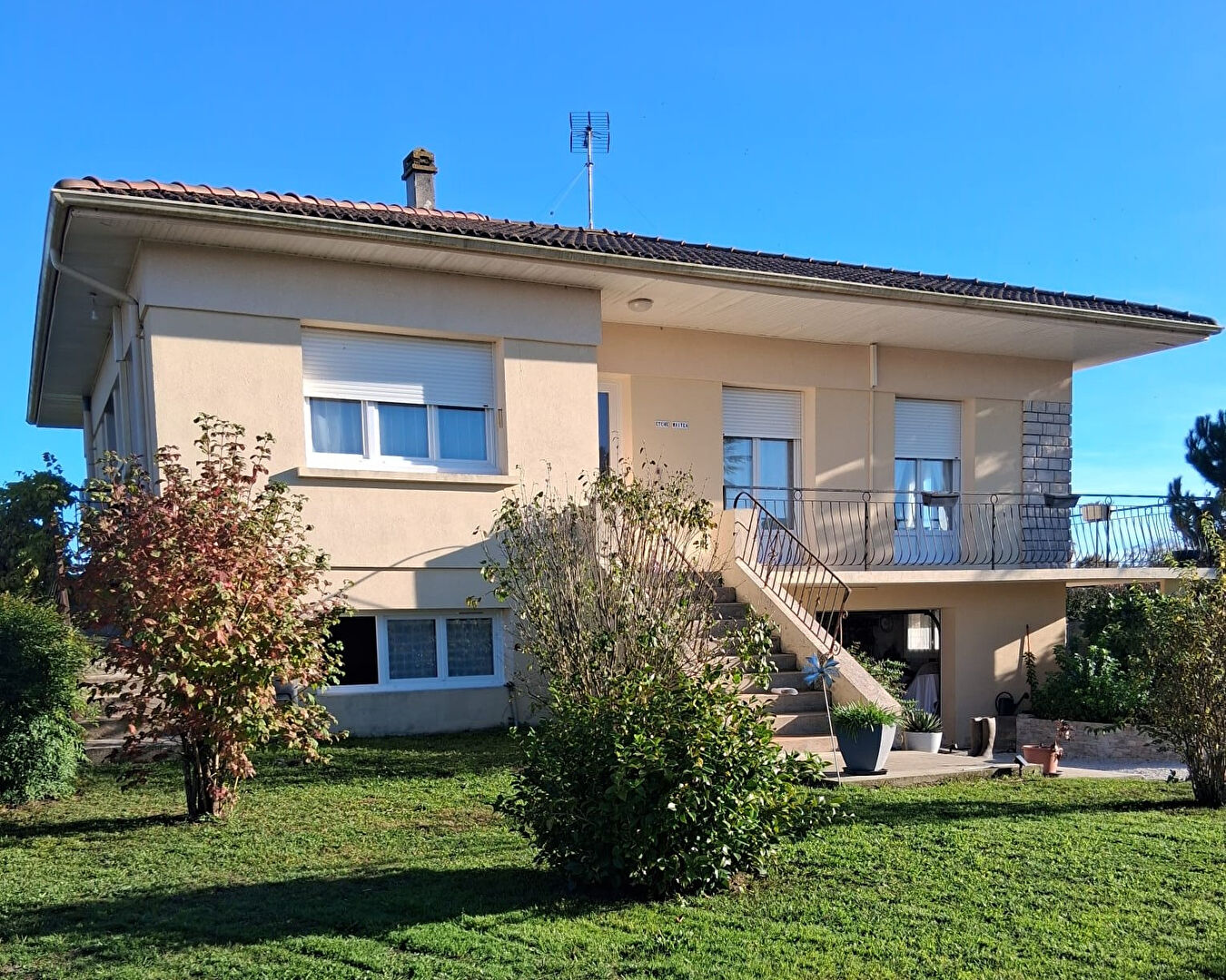 A vendre Maison sur 2 niveaux Haut Mauco 3 chambres clim réversible garage piscine