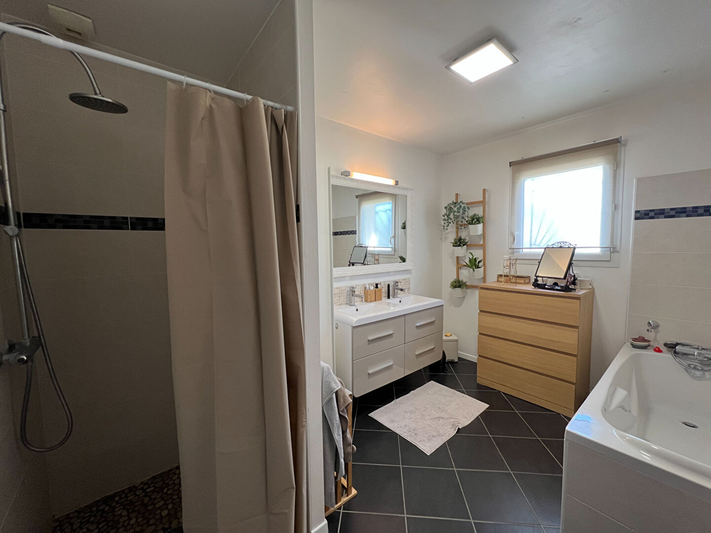 A vendre Maison contemporaine de plain-pied Campet Et Lamolere 2 chambres piscine