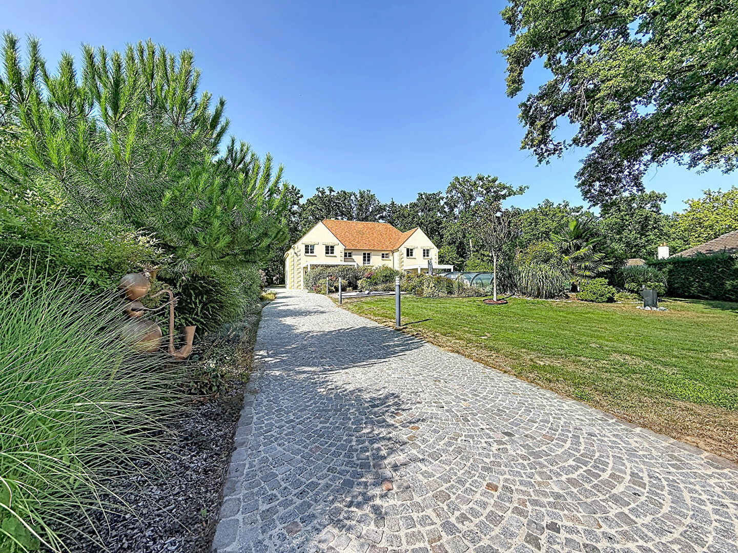 Maison Lamorlaye 10 pièces 430m2 habitable, parc  5100  m², piscine