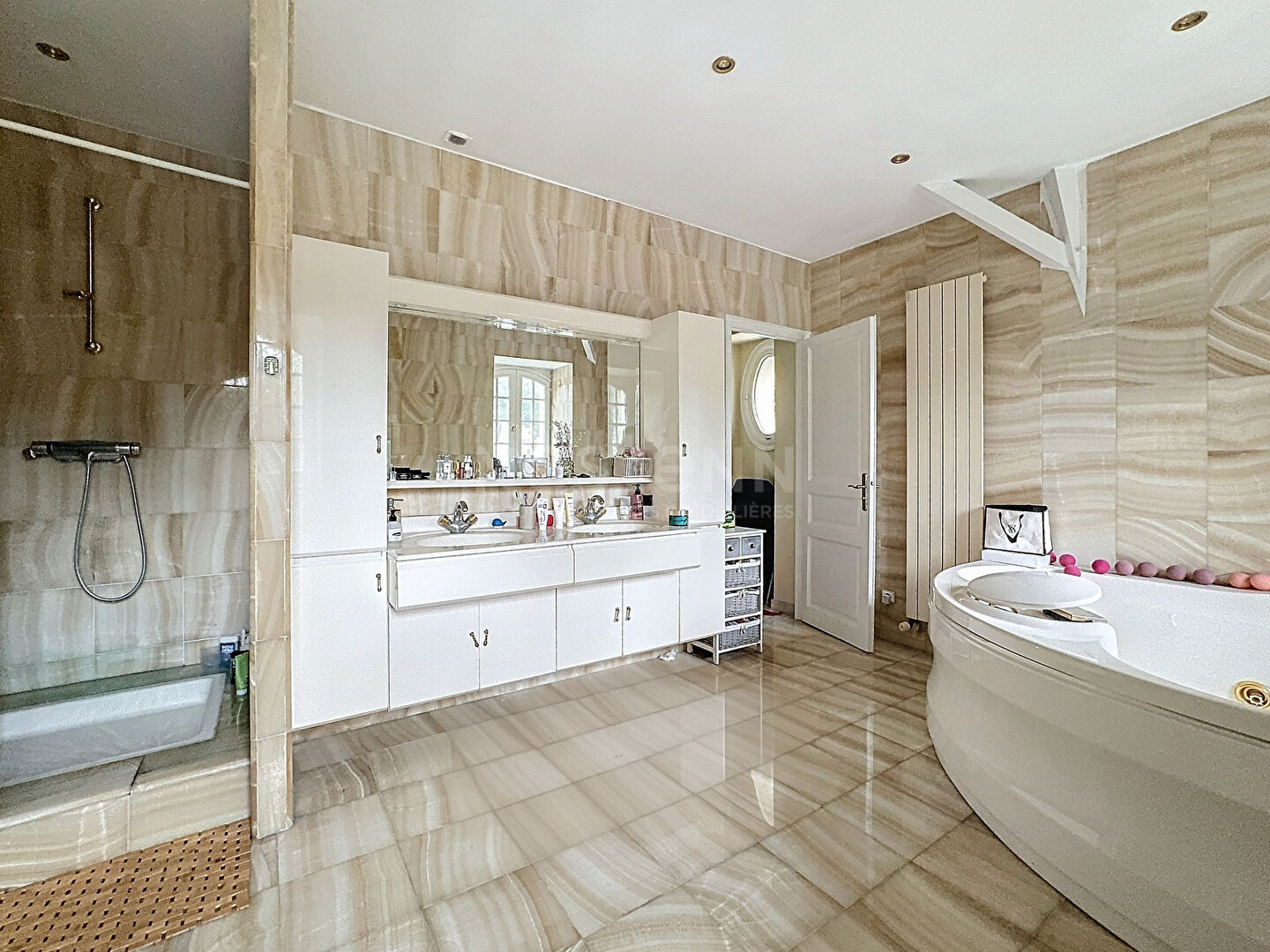 Maison Lamorlaye 8 pièce(s) 340 m² habitables, parc  4800m²