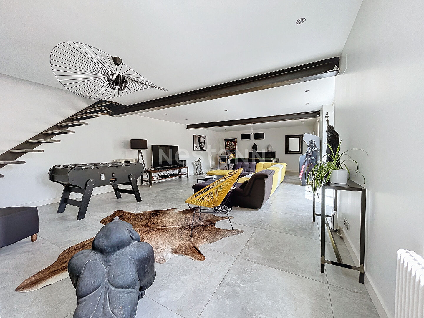 Maison en pierres 7 pièces de  300 m2, piscine chauffée