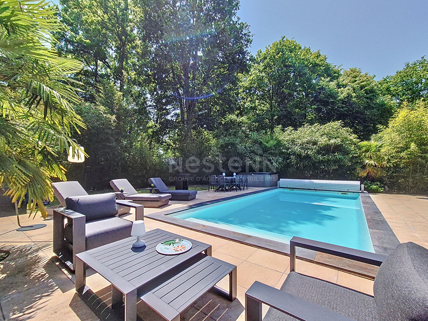 Lamorlaye Maison de 300m2 habitables,  8 pièces, piscine  et  parc  de 4100 m²