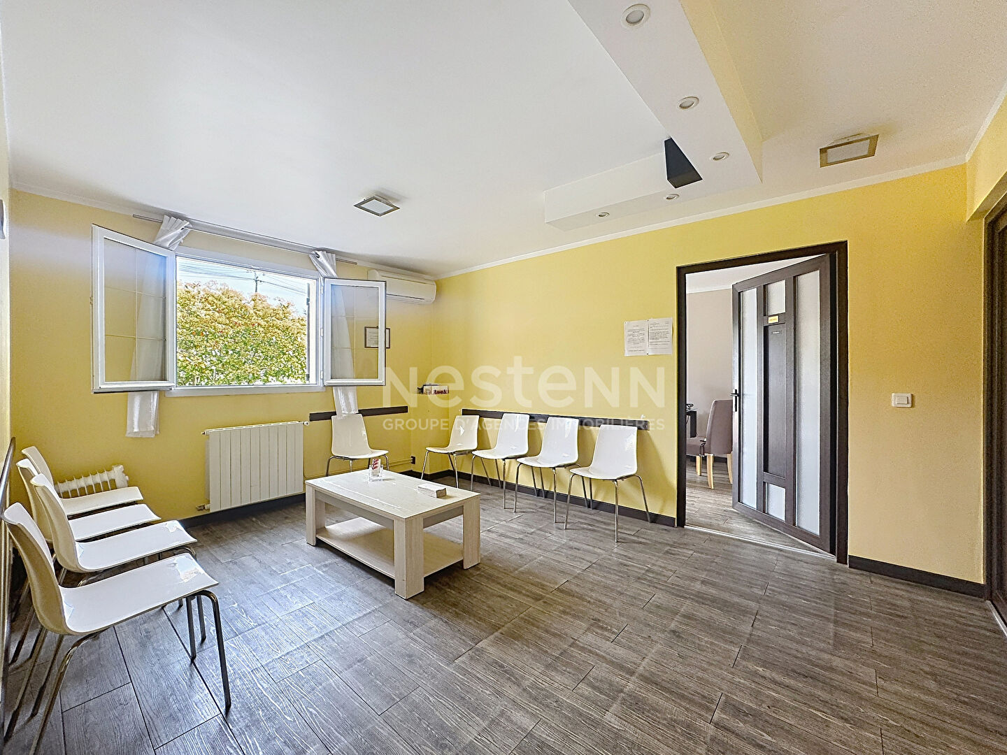 Local commercial 5 pièces 90 m² · à Lamorlaye · 90 m² · 320 000 €