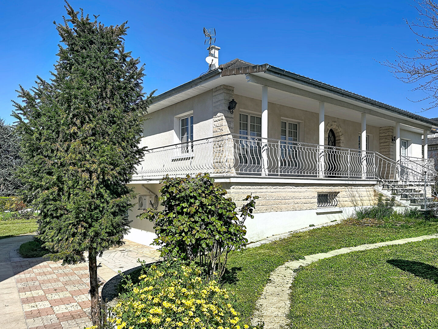 Maison 8 pièces 209 m² · à Buxerolles · 209 m² · 360 600 €