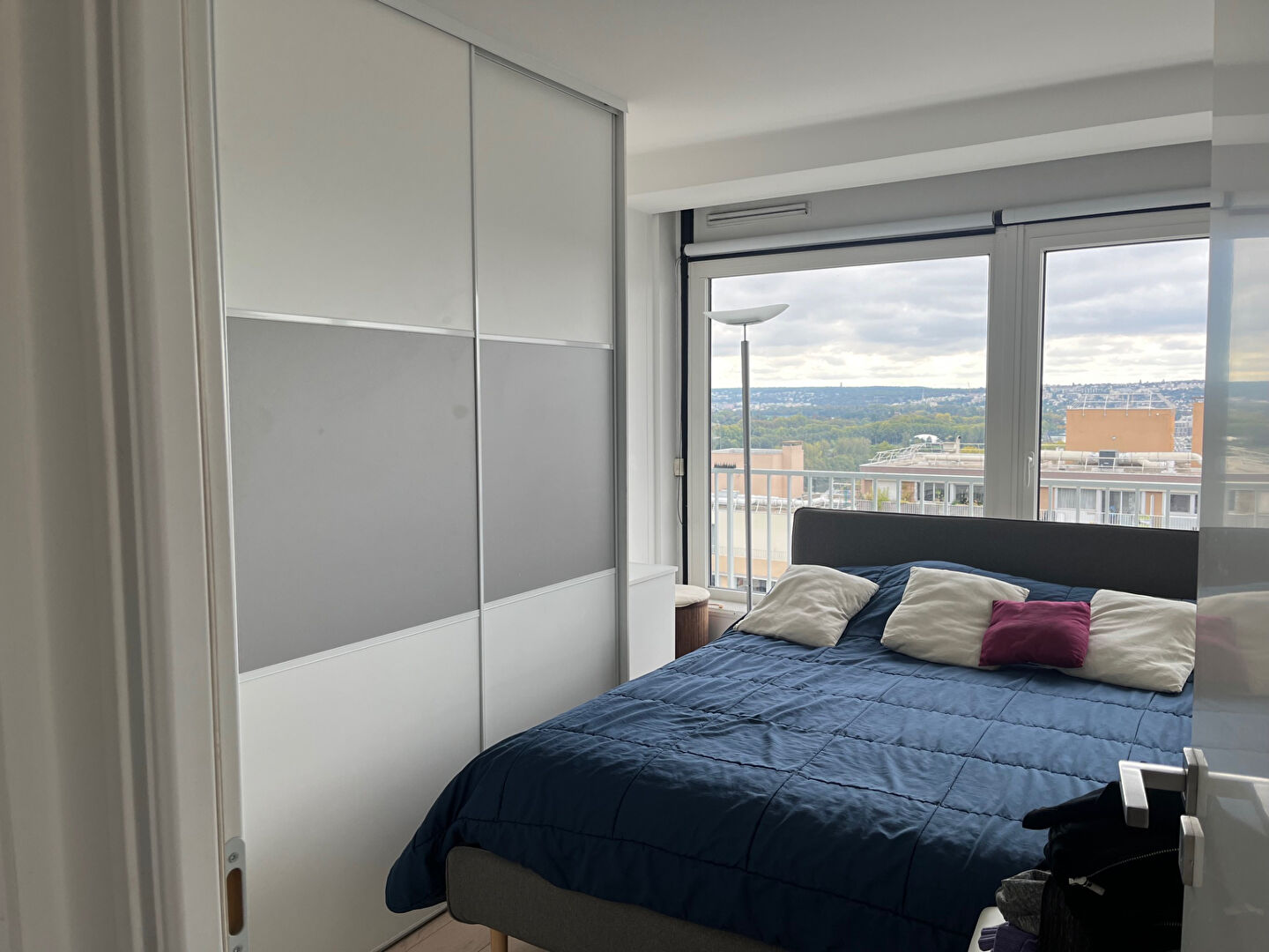 Centre de Puteaux: Appartement 2 pièces avec vue dégagée, cave et parking