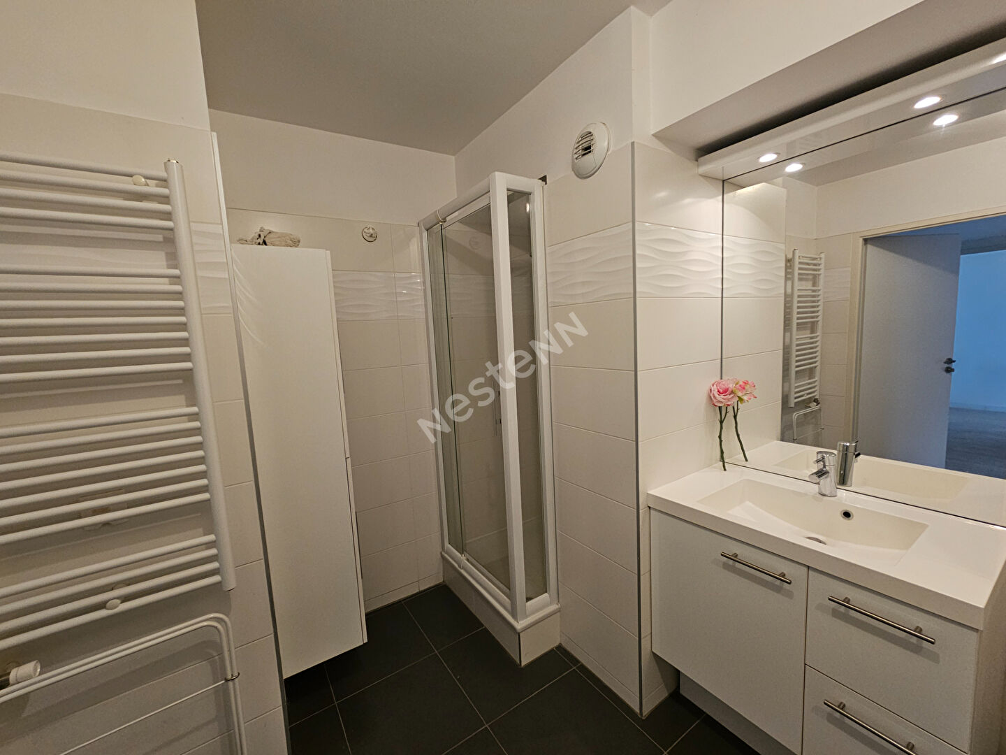 Puteaux Mairie : Appartement de Standing de 3 pièces avec 2 terrasses, cave et Parking