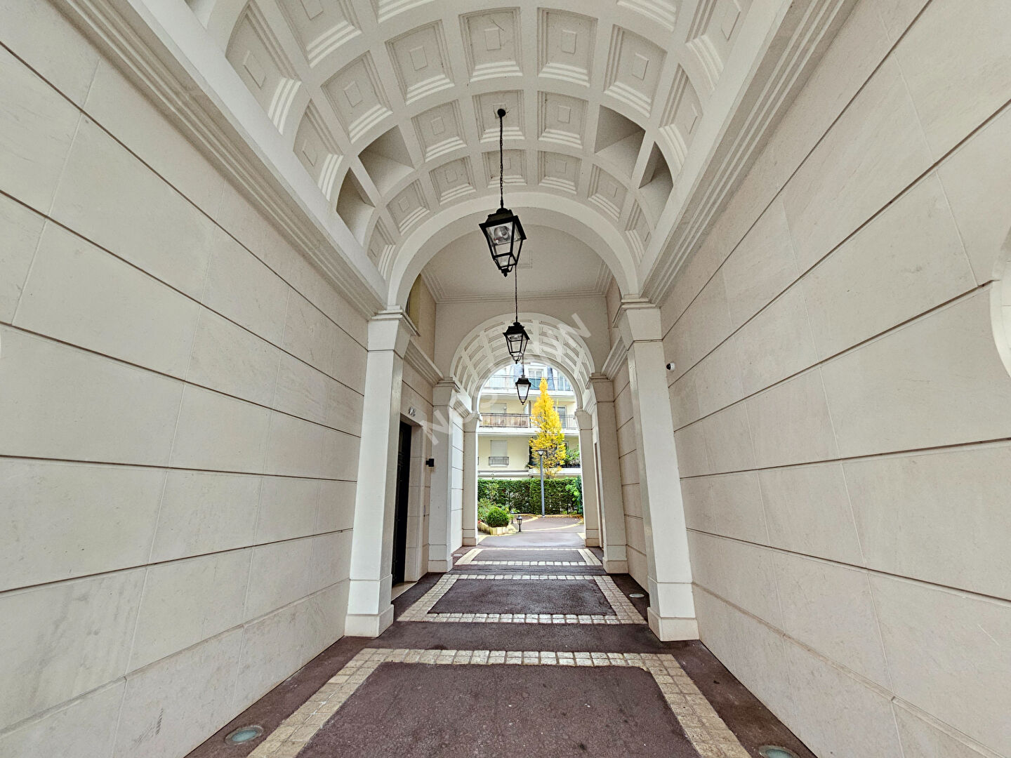 Puteaux Mairie : Appartement de Standing de 3 pièces avec 2 terrasses, cave et Parking