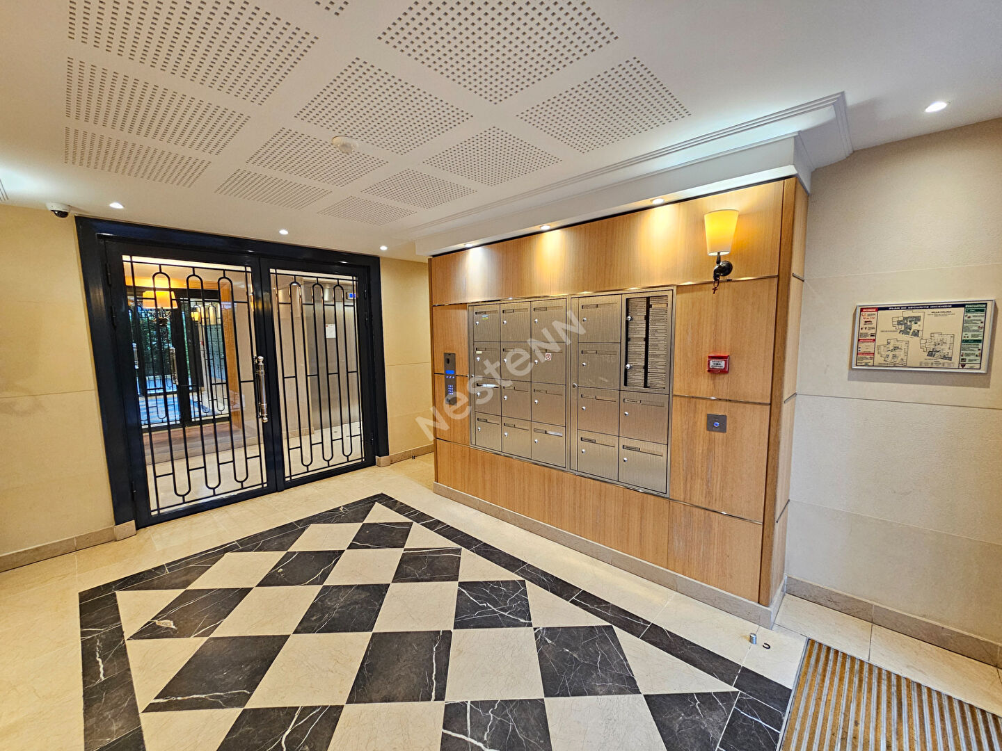 Puteaux Mairie : Appartement de Standing de 3 pièces avec 2 terrasses, cave et Parking