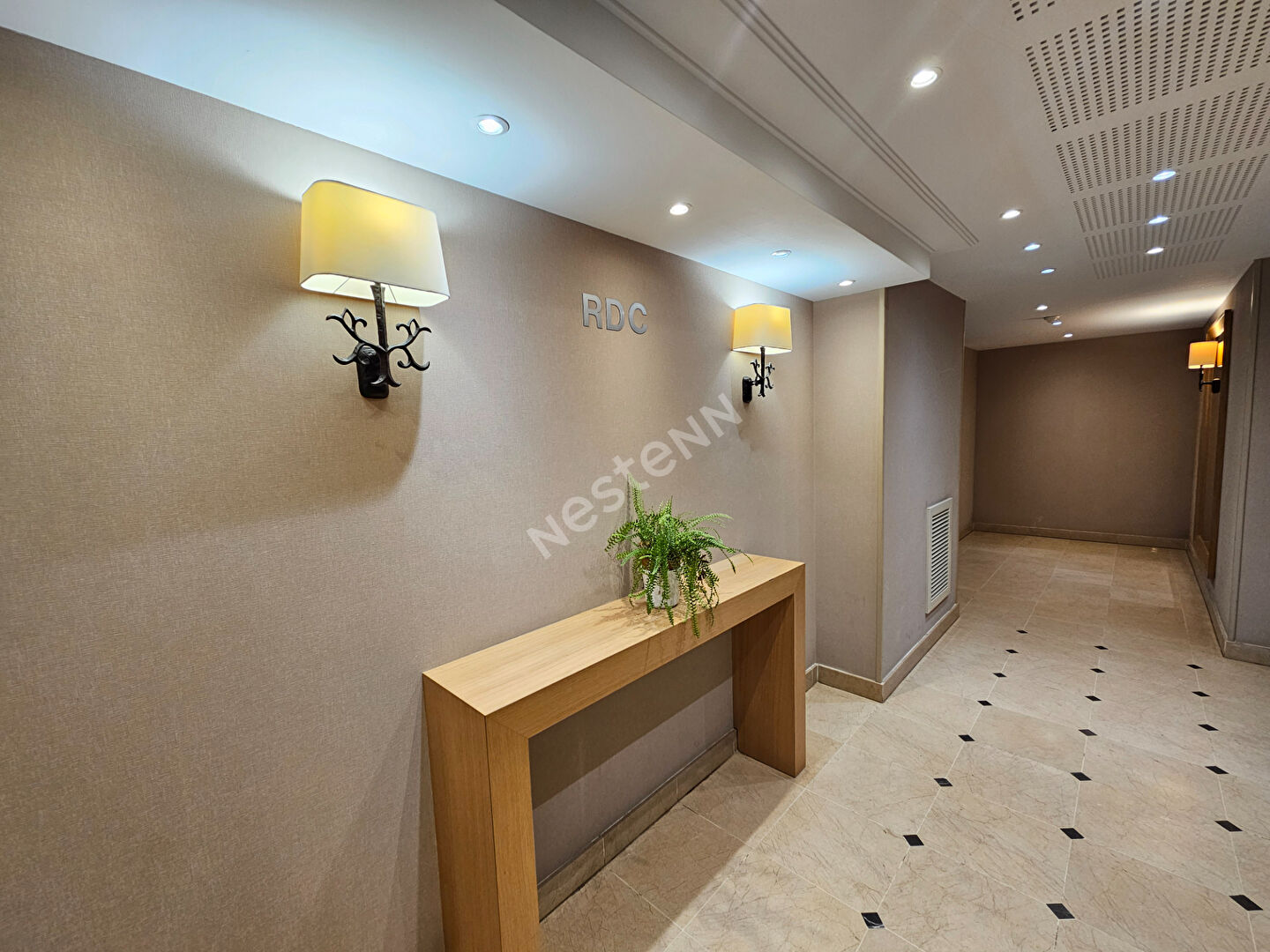 Puteaux Mairie : Appartement de Standing de 3 pièces avec 2 terrasses, cave et Parking