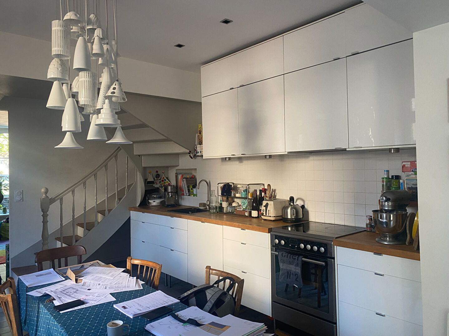 A VENDRE MAISON OFFRANT DE GENEREUX VOLUMES A DINAN CENTRE AVEC VIE DE