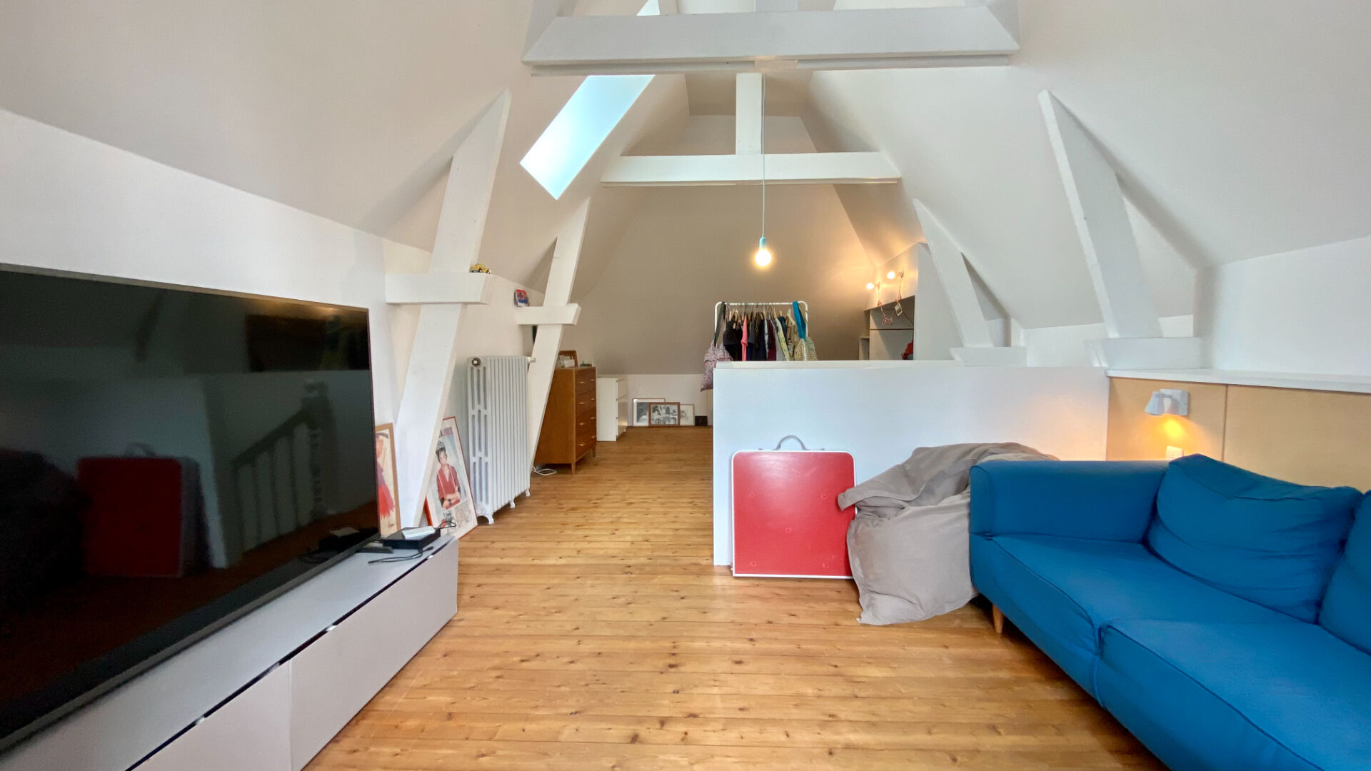 A VENDRE MAISON OFFRANT DE GENEREUX VOLUMES A DINAN CENTRE AVEC VIE DE