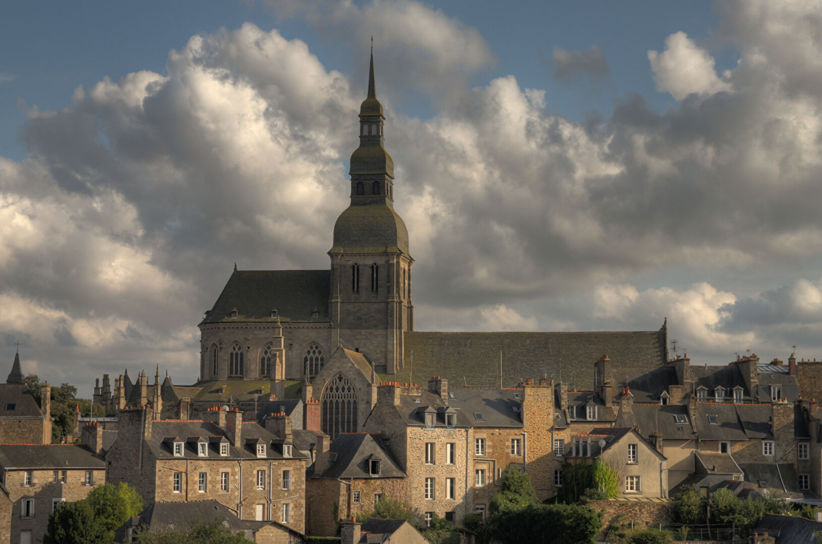 Local commercial 111 m² · à Dinan · 111 m² · 77 000 €