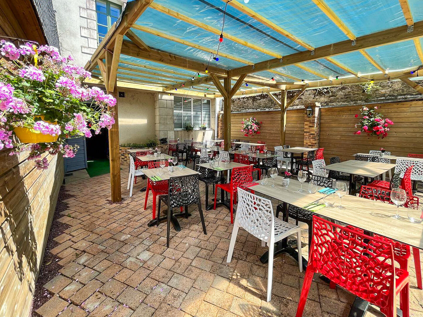 Local commercial 179 m² · à Dinan · 179 m² · 610 200 €