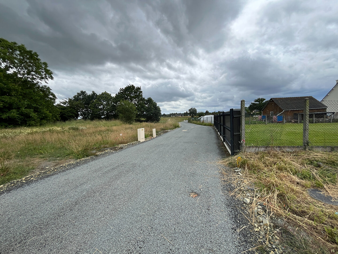 A vendre sur la commune d'Evran .Terrain de 712 m² - borné et viabilsé. · 93 300 €