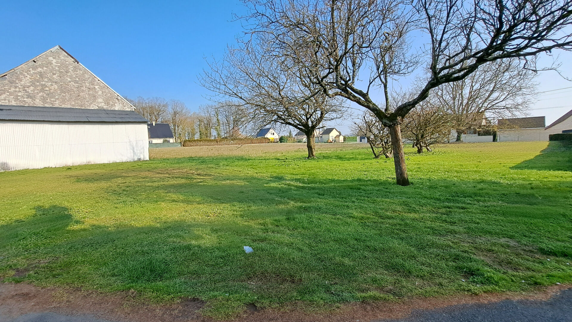 Terrain à bâtir Neuvy Le Roi 940 m2 · 68 000 €
