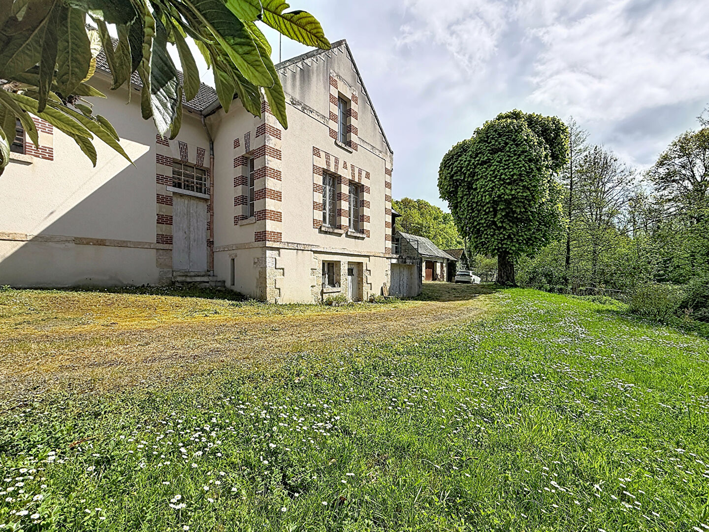 Maison 7 pièces 163 m² · à Saint Ouen les Vignes · 163 m² · 263 000 €