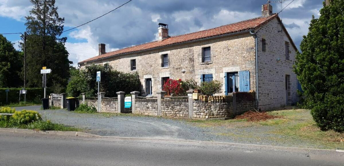Maison Xanton Chassenon, deux logements, jardin, garage, gite
