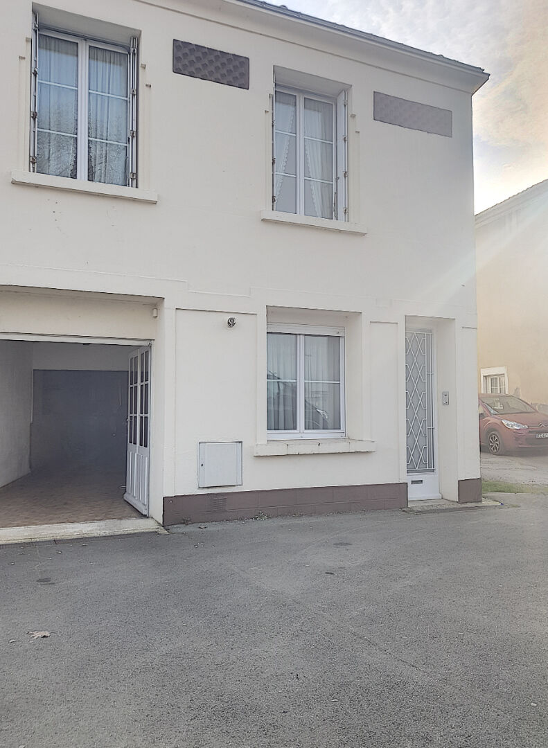 Maison 5 pièces 140 m² · à Fontenay le Comte · 140 m² · 128 000 €
