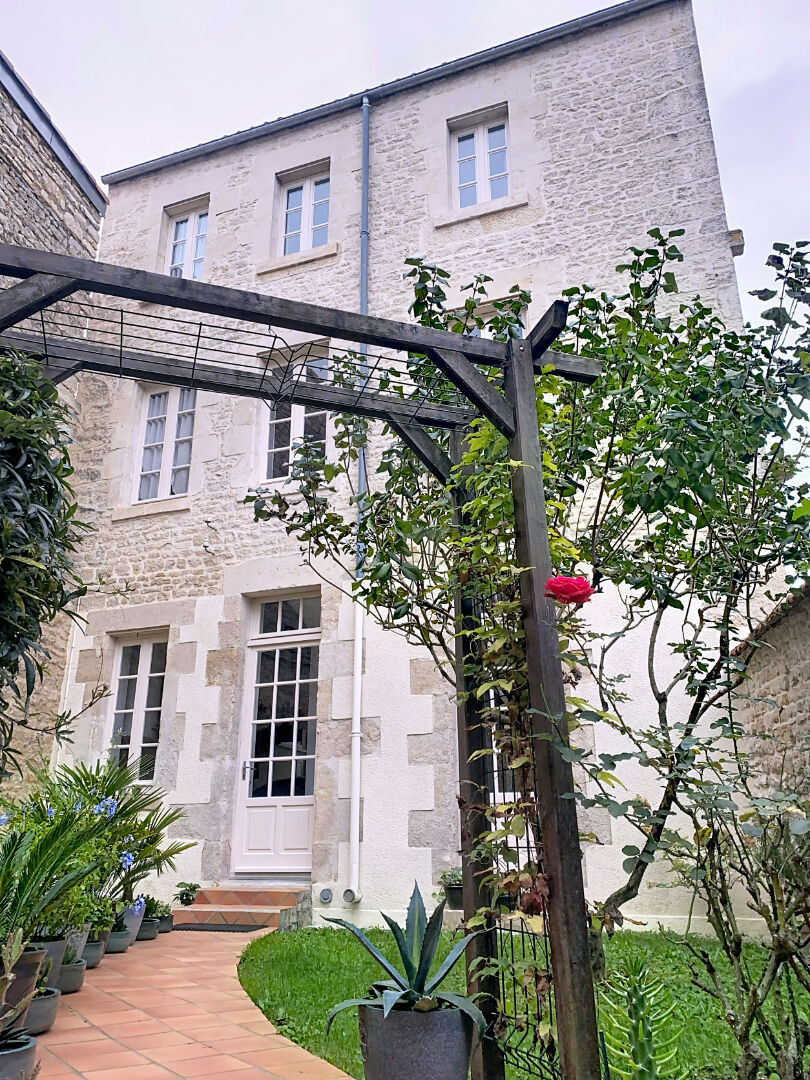 Maison 7 pièces 150 m² · à Fontenay le Comte · 150 m² · 241 300 €