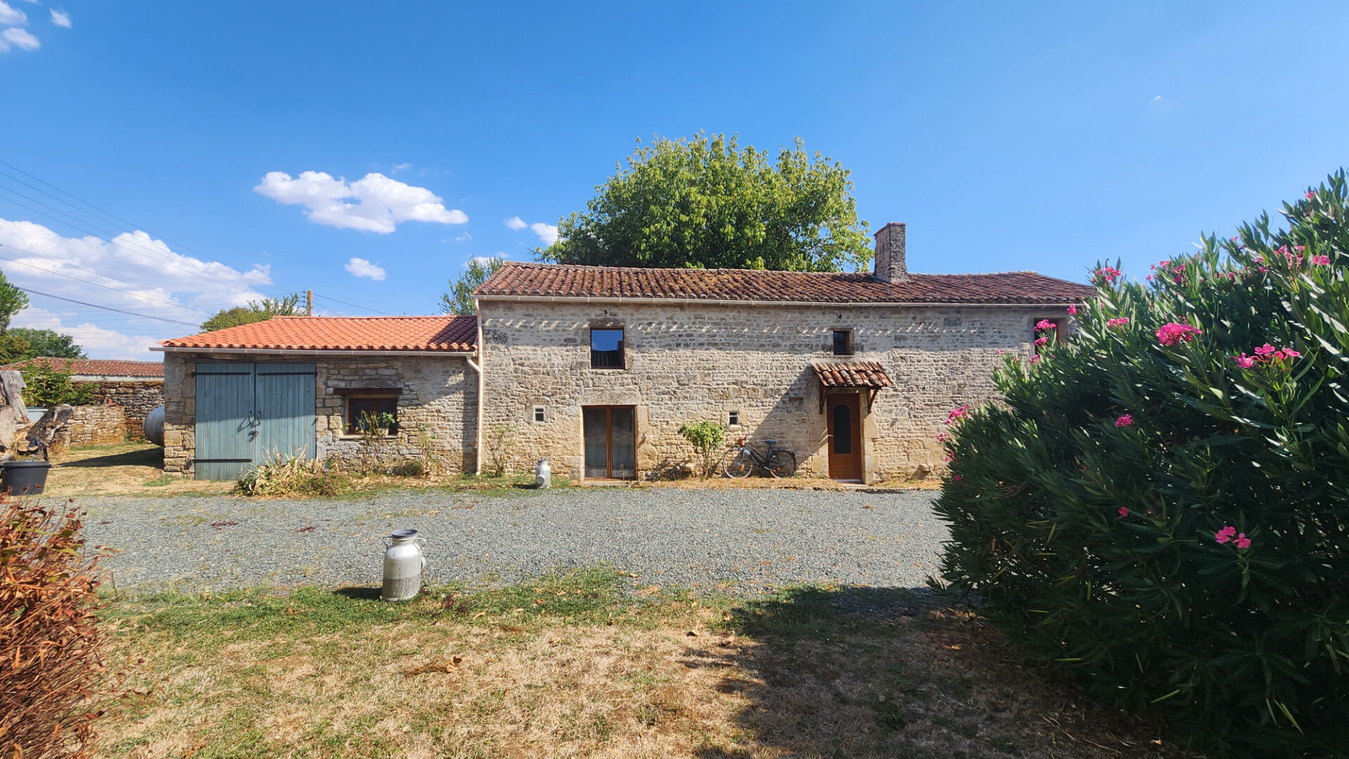 Maison 11 pièces 358 m² · à Saint Hilaire des Loges · 358 m² · 263 200 €