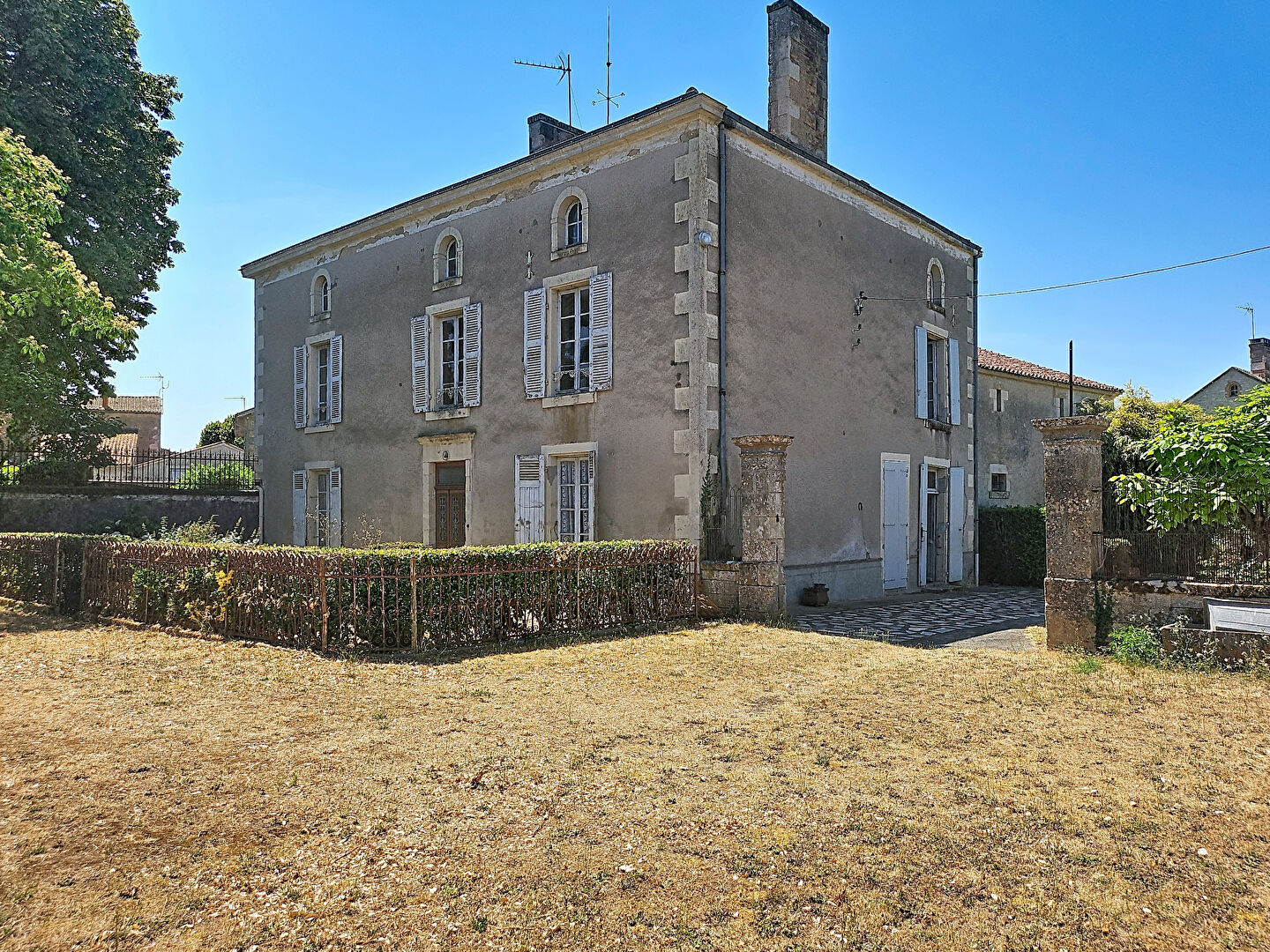 Maison 7 pièces 225 m² · à Saint Hilaire des Loges · 225 m² · 211 200 €