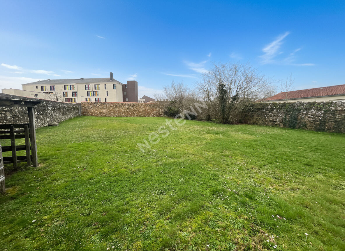 Découvrez sans tarder ce superbe terrain entièrement clos, idéalement situé sur la commune de Saint-Germain-sur-Moine, à seul