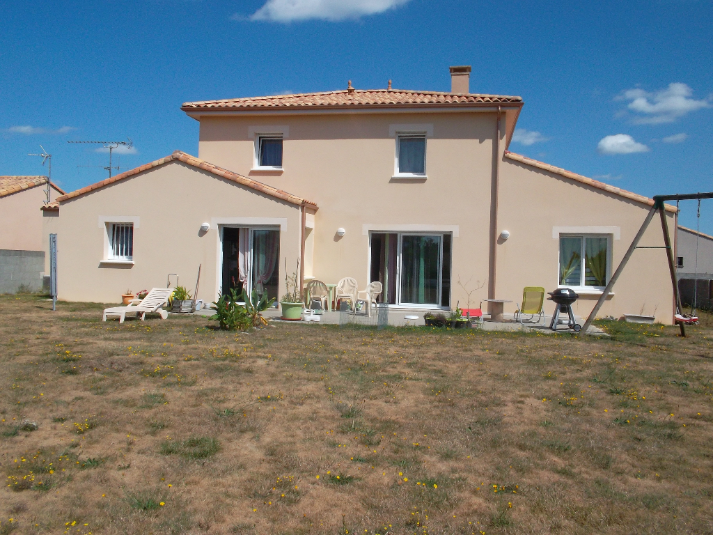 Maison 7 pièces 174 m² · à La Boissiere de Montaigu · 174 m² · 339 000 €