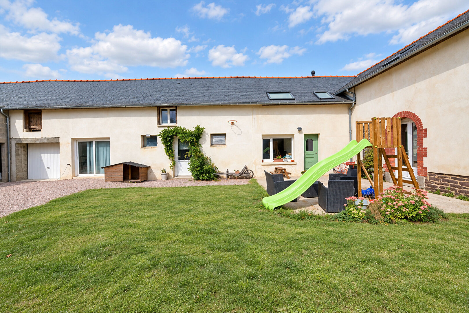 Maison 9 pièces 220 m² · à Mordelles · 220 m² · 433 500 €