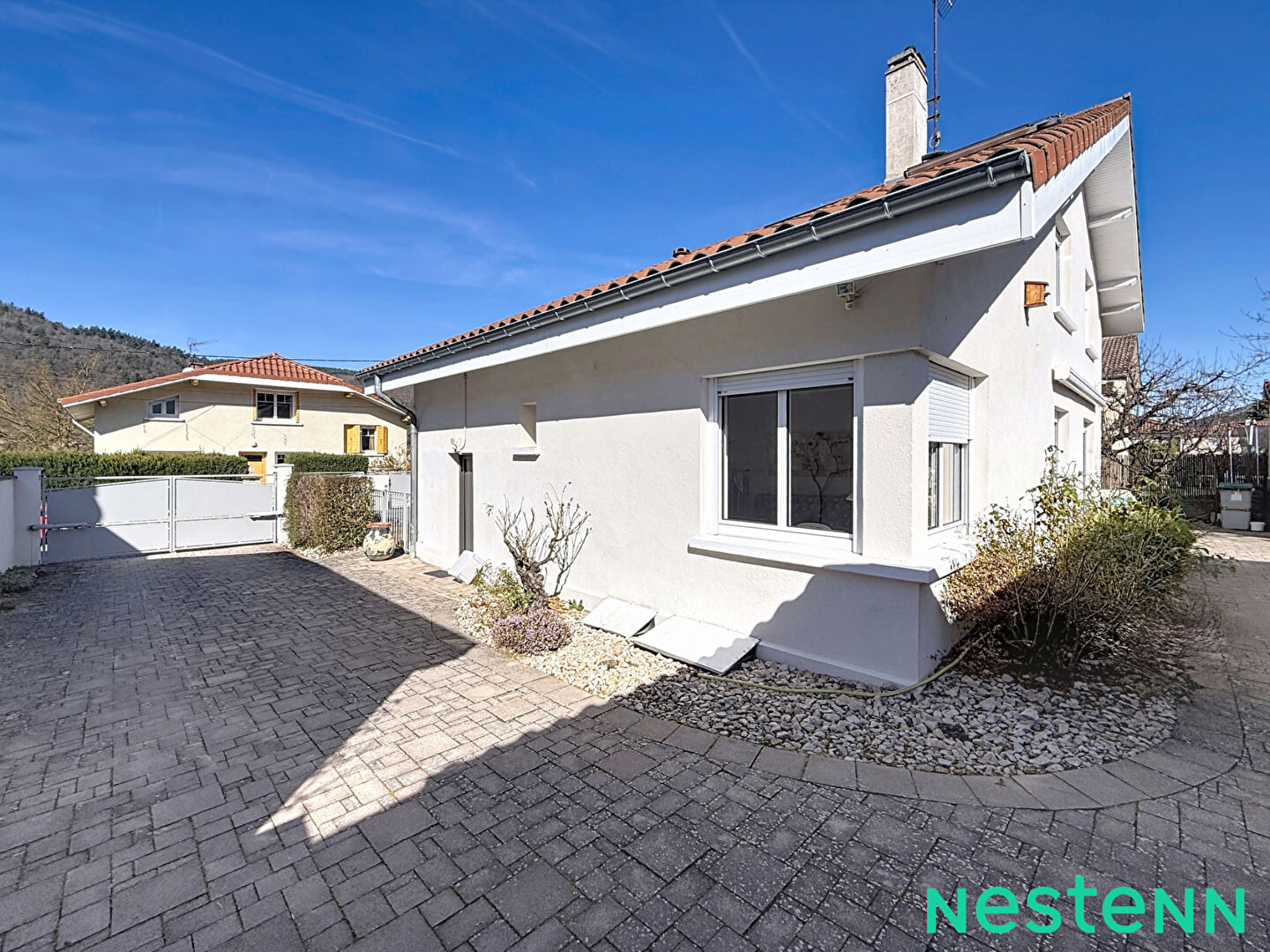 À VENDRE - MAISON FAMILIALE AVEC PISCINE, GARAGE ET ABRI CAMPING-CAR AUREC-SUR-LOIRE