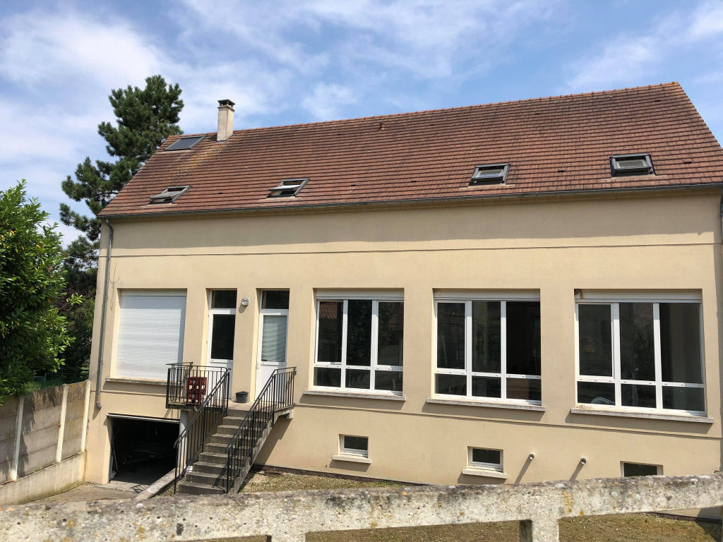Maison 10 pièces 340 m² · à Chars · 340 m² · 454 000 €