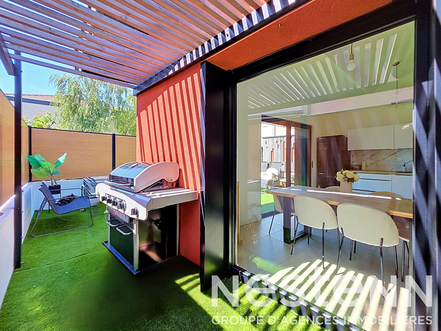 SAINT BONNET DE MURE CENTRE - MAISON DE VILLE DUPLEX 3 pièces de 79m² avec terrasse close de 30 m² bien exposée
