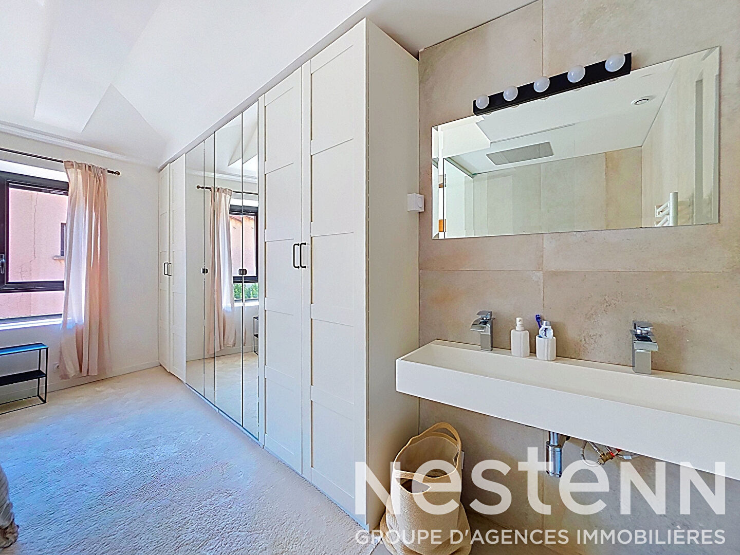 SAINT BONNET DE MURE CENTRE - MAISON DE VILLE DUPLEX 3 pièces de 79m² avec terrasse close de 30 m² bien exposée
