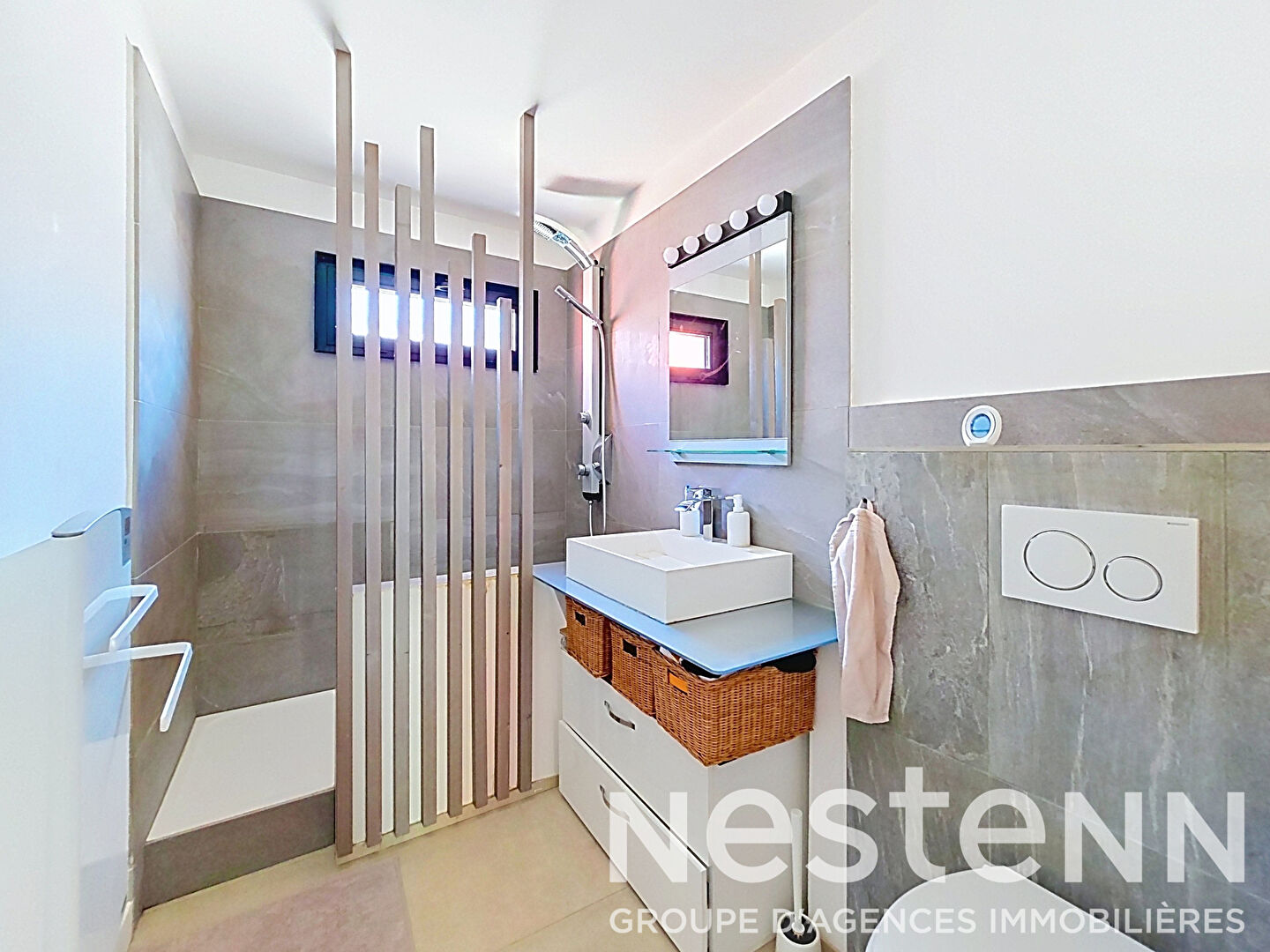 SAINT BONNET DE MURE CENTRE - MAISON DE VILLE DUPLEX 3 pièces de 79m² avec terrasse close de 30 m² bien exposée