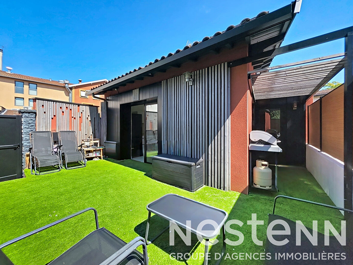 SAINT BONNET DE MURE CENTRE - MAISON DE VILLE DUPLEX 3 pièces de 79m² avec terrasse close de 30 m² bien exposée