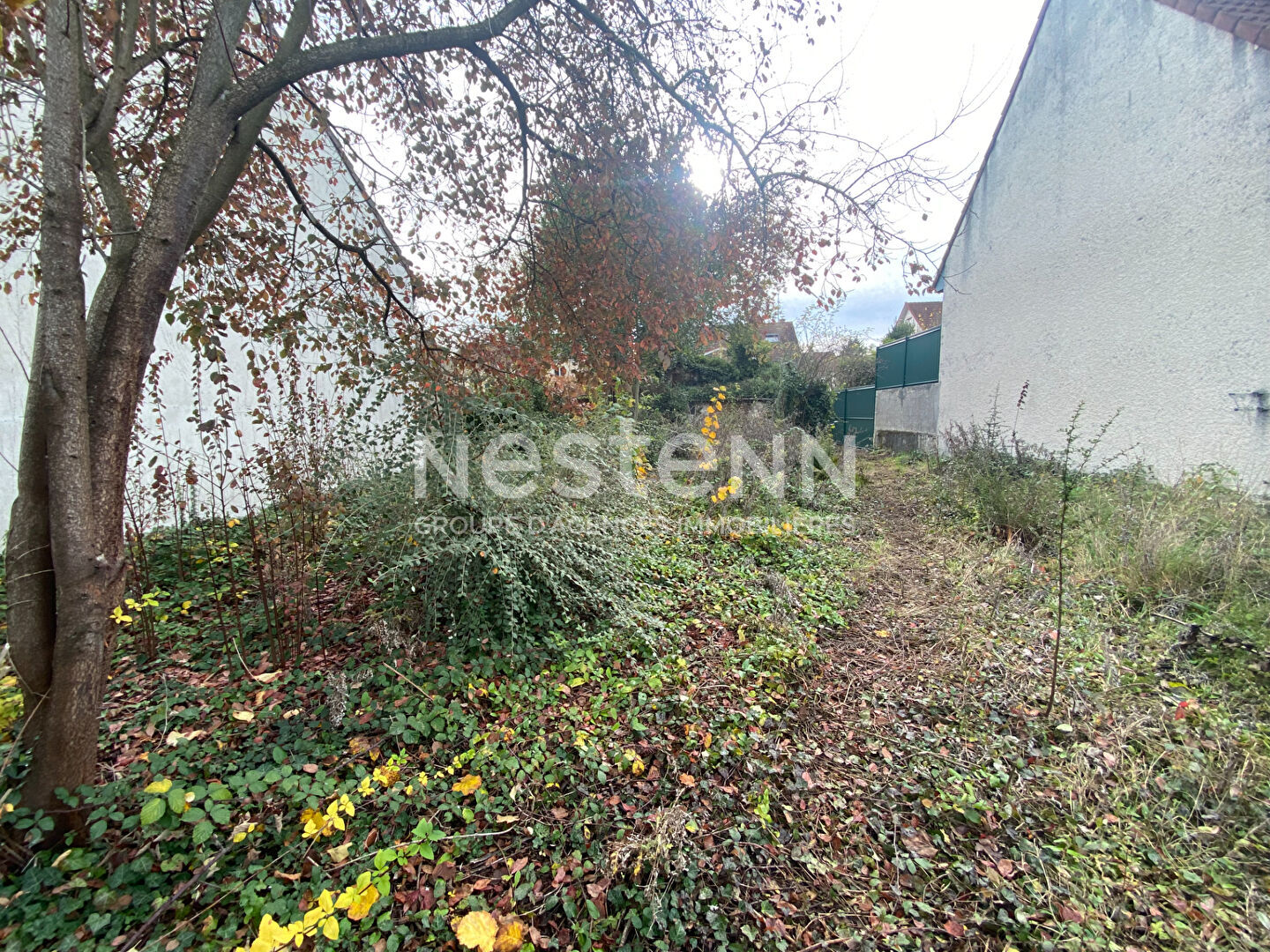 Terrain à bâtir proche des axes routiers des commerces de place de la Ferme de l 'école Jules Ferry, collège Emile Zola, Lycée internationale, Plateau de Saclay et Vélizy