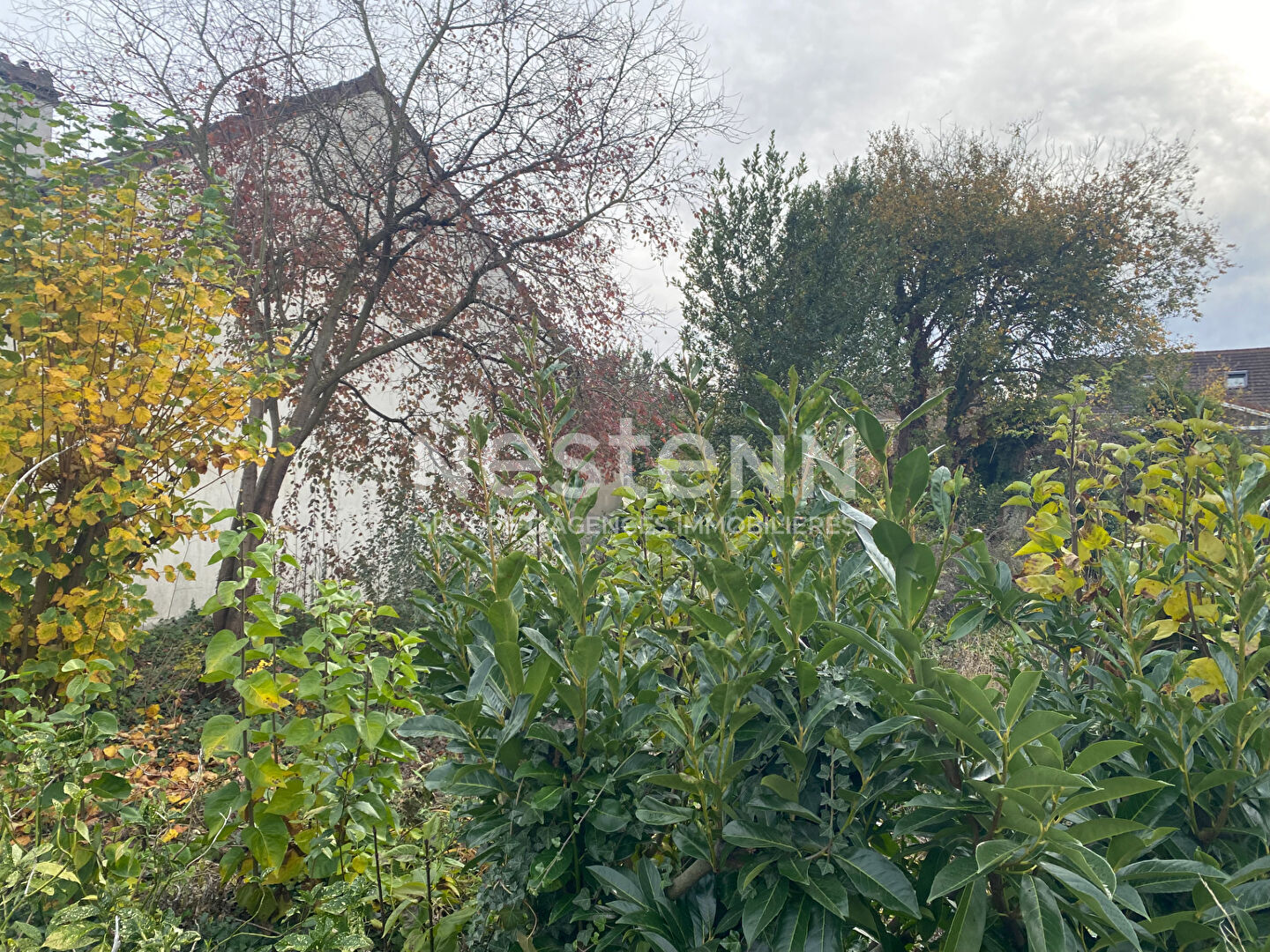Terrain à bâtir proche des axes routiers des commerces de place de la Ferme de l 'école Jules Ferry, collège Emile Zola, Lycée internationale, Plateau de Saclay et Vélizy
