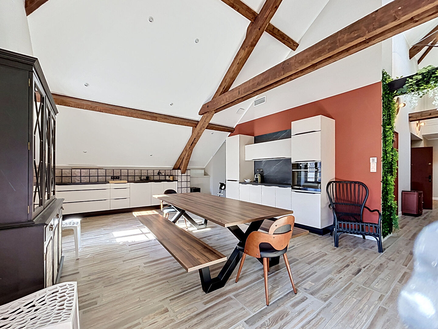 Appartement 5 pièces de 149 m2 ( au sol ) de prestige entièrement rénové - Centre-ville - Aix-Les-Bains