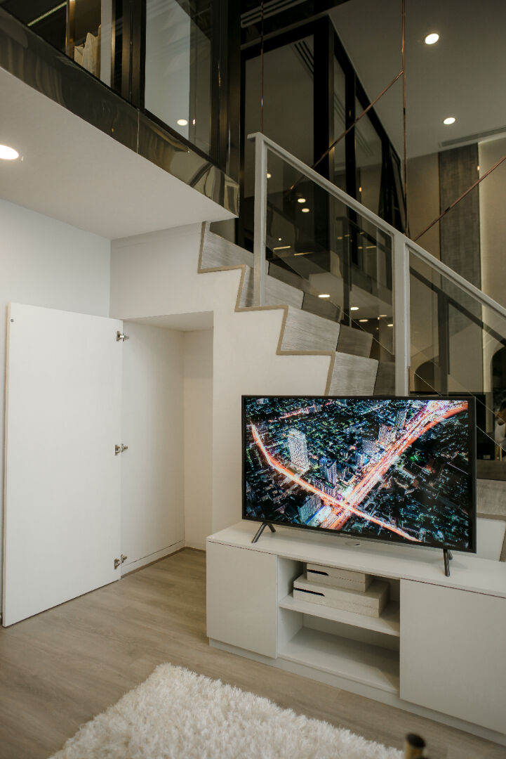 SOHO Bangkok Ratchada Condominiums loft modernes à 250 m du MRT Ratchadaphisek