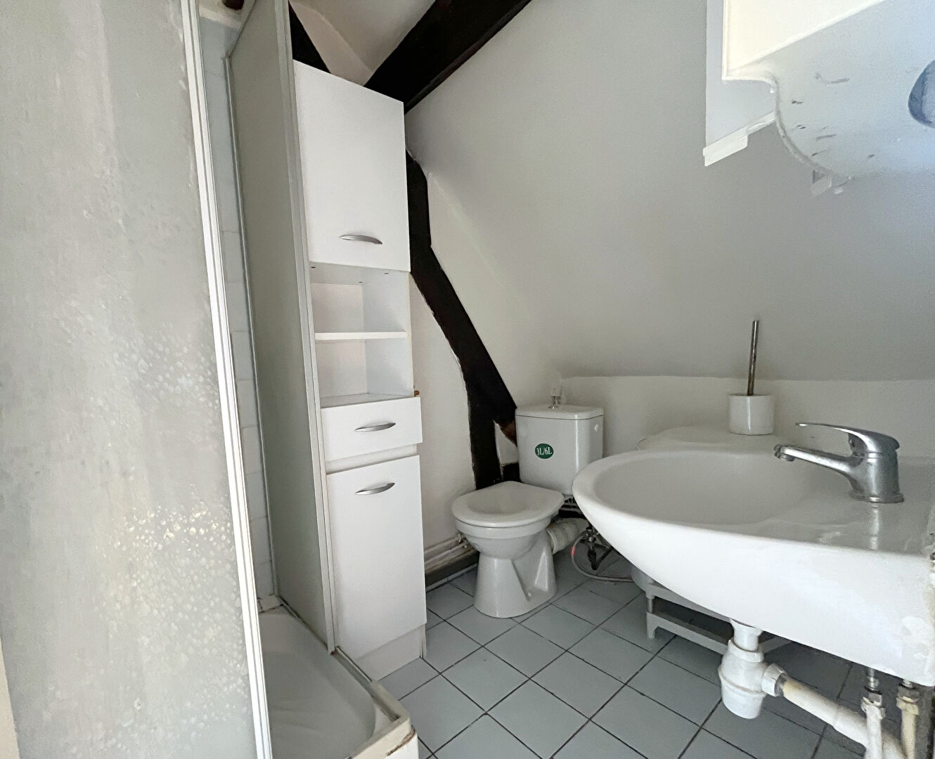 MERU - Studio avec mezzanine à fort portentiel