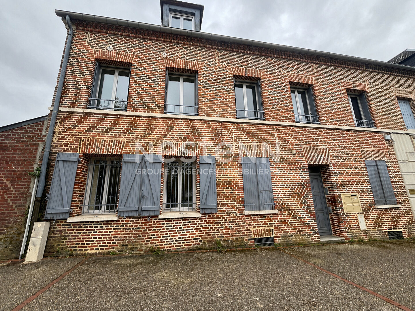 Immeuble 247 m² · à Meru · 247 m² · 397 480 €