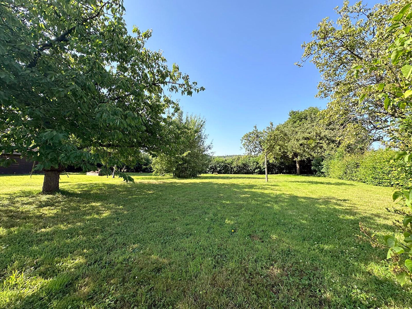 Terrain 694 m² · à Saint-Aubin-en-Bray · 60 250 €