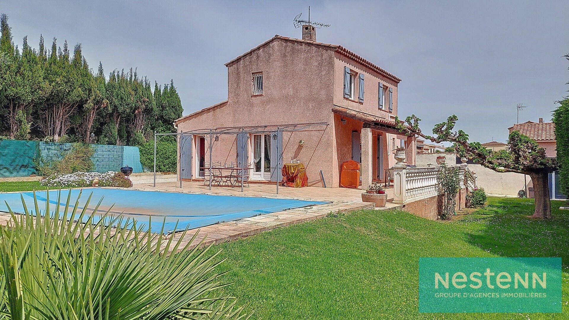 Maison Istres, T4, 3 chambres dont une au rez-de-chaussée, 100m², terrasse de 90m², piscine et jardin