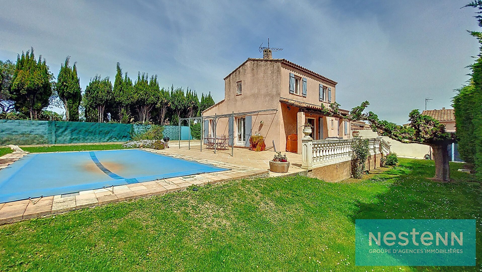 Maison Istres, T4, 3 chambres dont une au rez-de-chaussée, 100m², terrasse de 90m², piscine et jardin