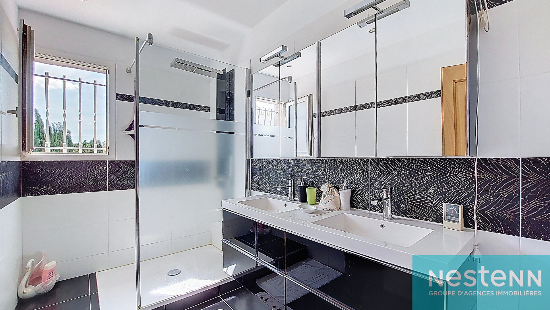 Maison Istres, T4, 3 chambres dont une au rez-de-chaussée, 100m², terrasse de 90m², piscine et jardin