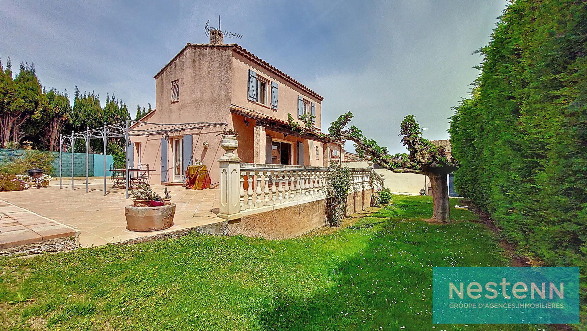 Maison Istres, T4, 3 chambres dont une au rez-de-chaussée, 100m², terrasse de 90m², piscine et jardin