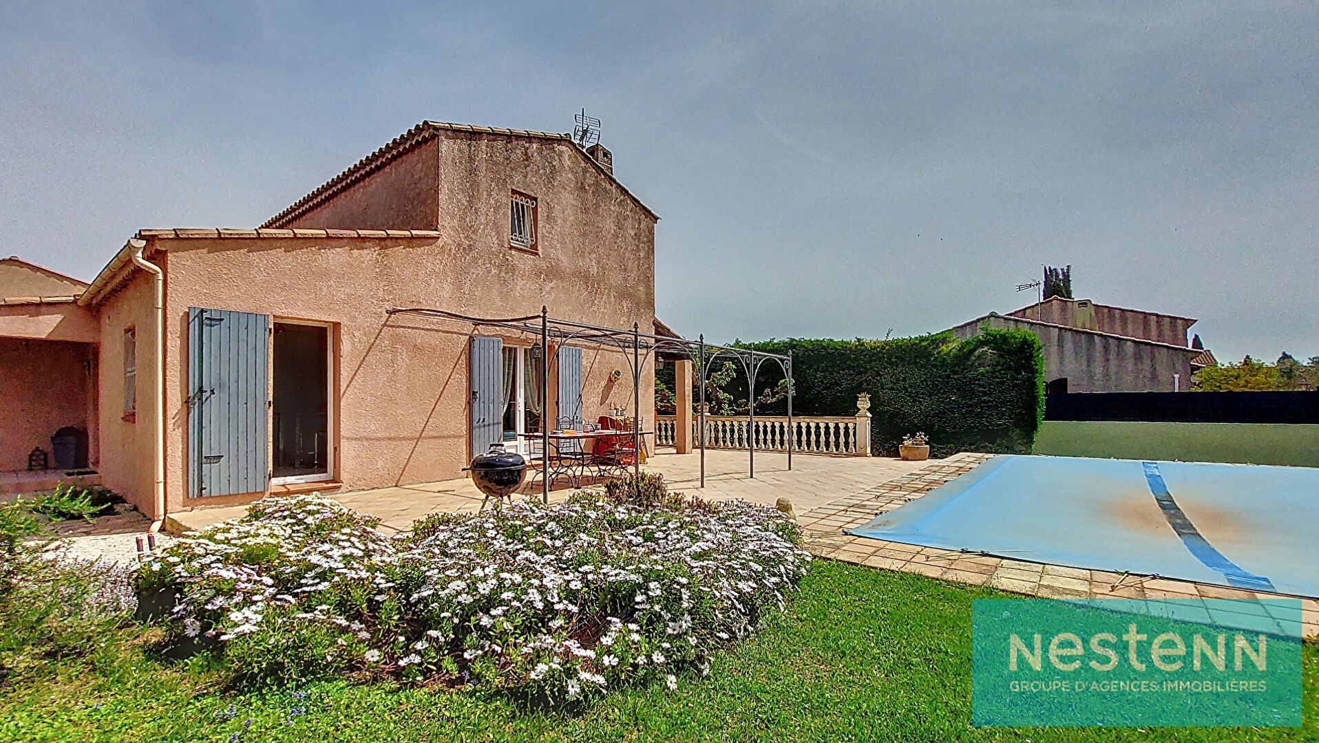 Maison Istres, T4, 3 chambres dont une au rez-de-chaussée, 100m², terrasse de 90m², piscine et jardin