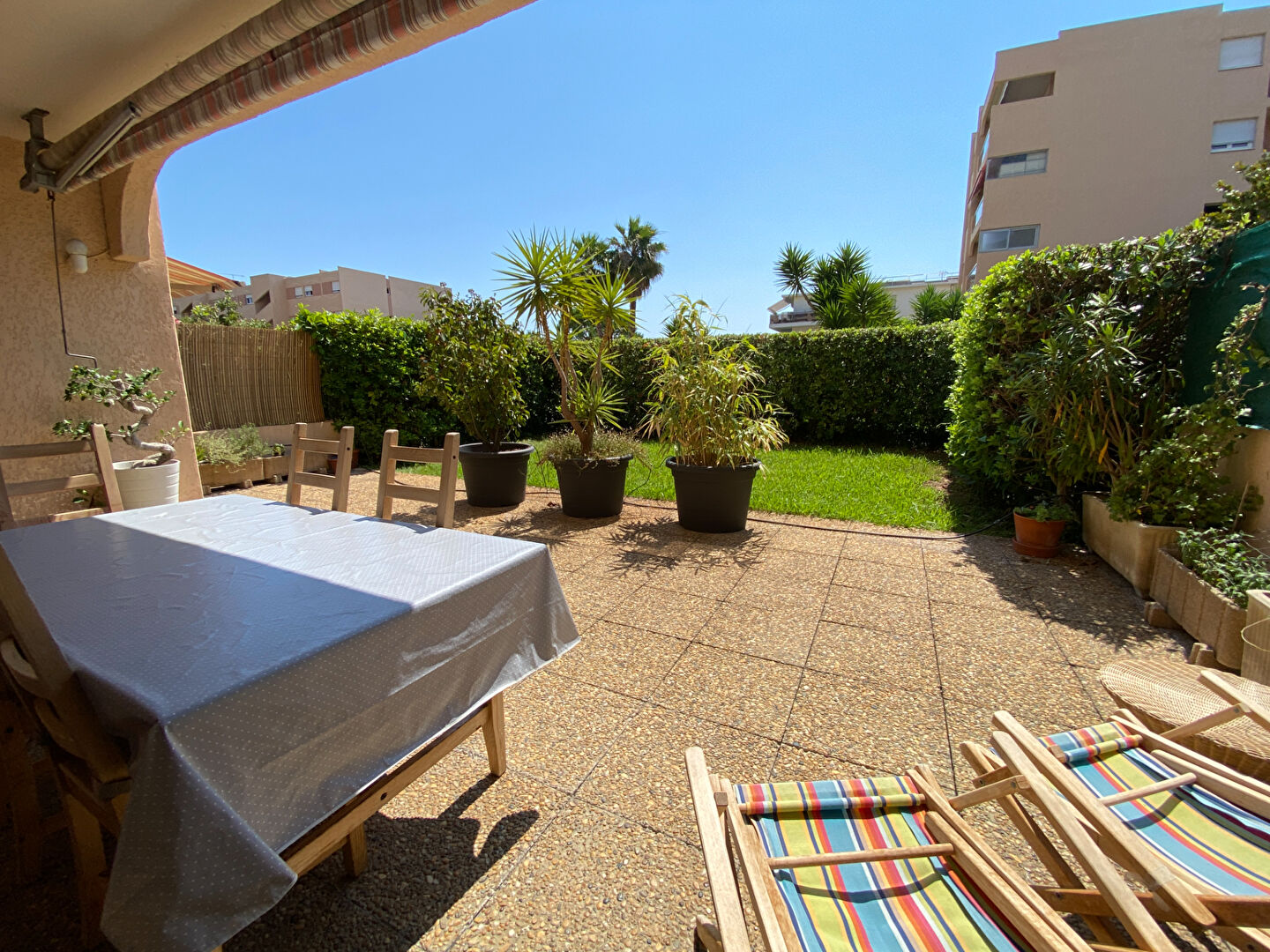 Appartement- rez de jardin - Nice Ouest Corniche Fleurie 4 pieces 77.24